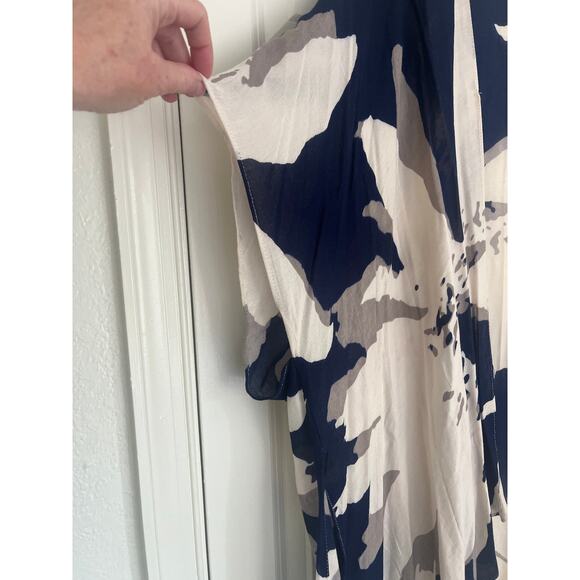 Chic Resortwear Kimono Open Front Duster Navy and Cream 100% Viscose - Picture 3 of 5